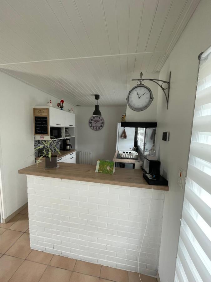 Petite Maison Au Calme, Dans Une Impasse L'Epine  Exterior photo
