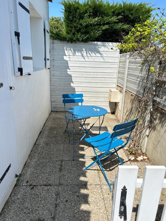Petite Maison Au Calme, Dans Une Impasse L'Epine  Exterior photo